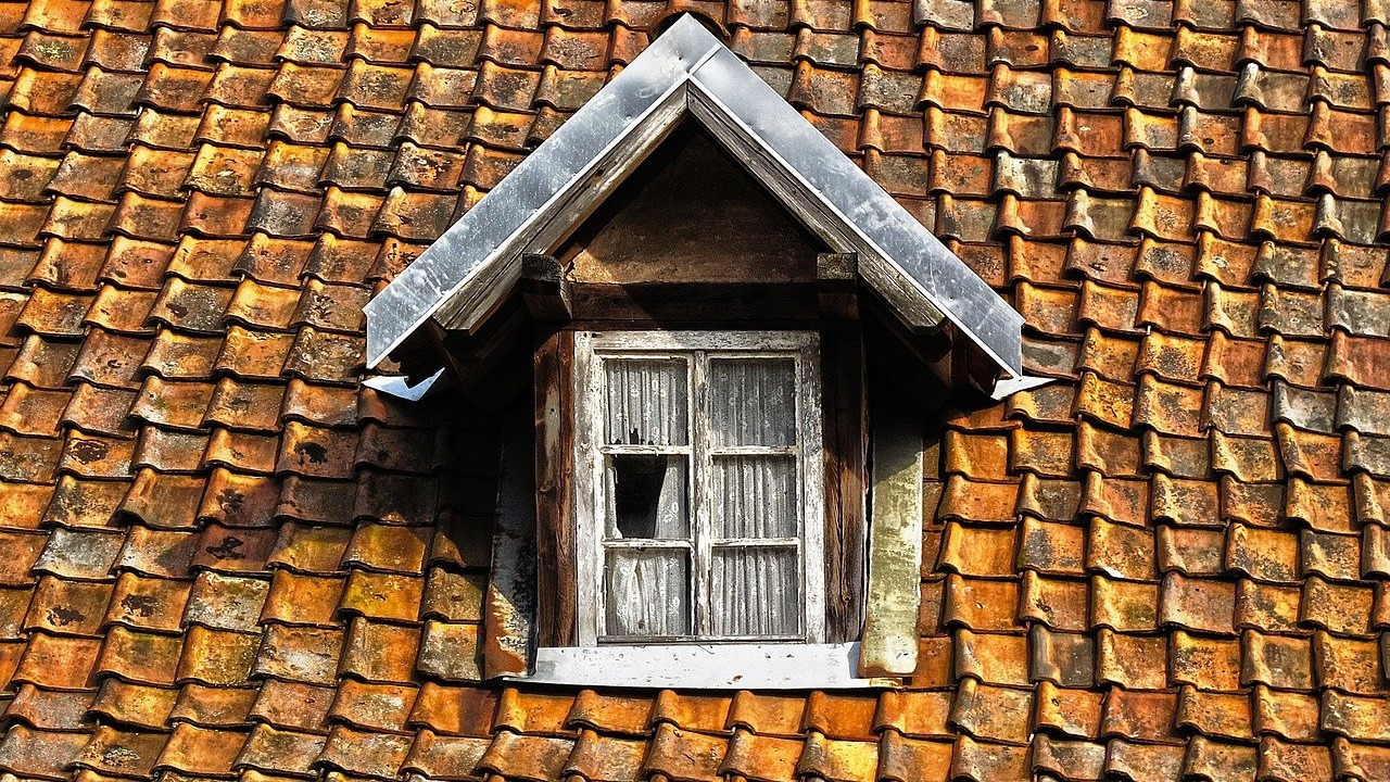 Mandurah emergency roofing repairs of often caused by broken or damaged tiles
